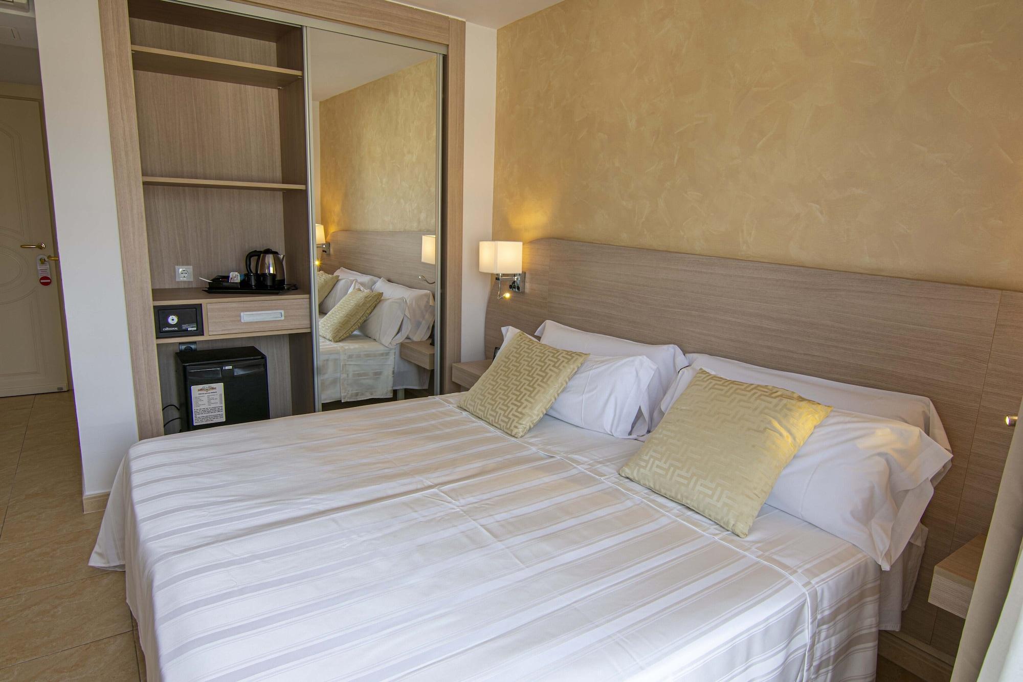 ซา บาร์เรรา - สำหรับผู้ใหญ่เท่านั้น Hotel Cala En Porter  ภายนอก รูปภาพ