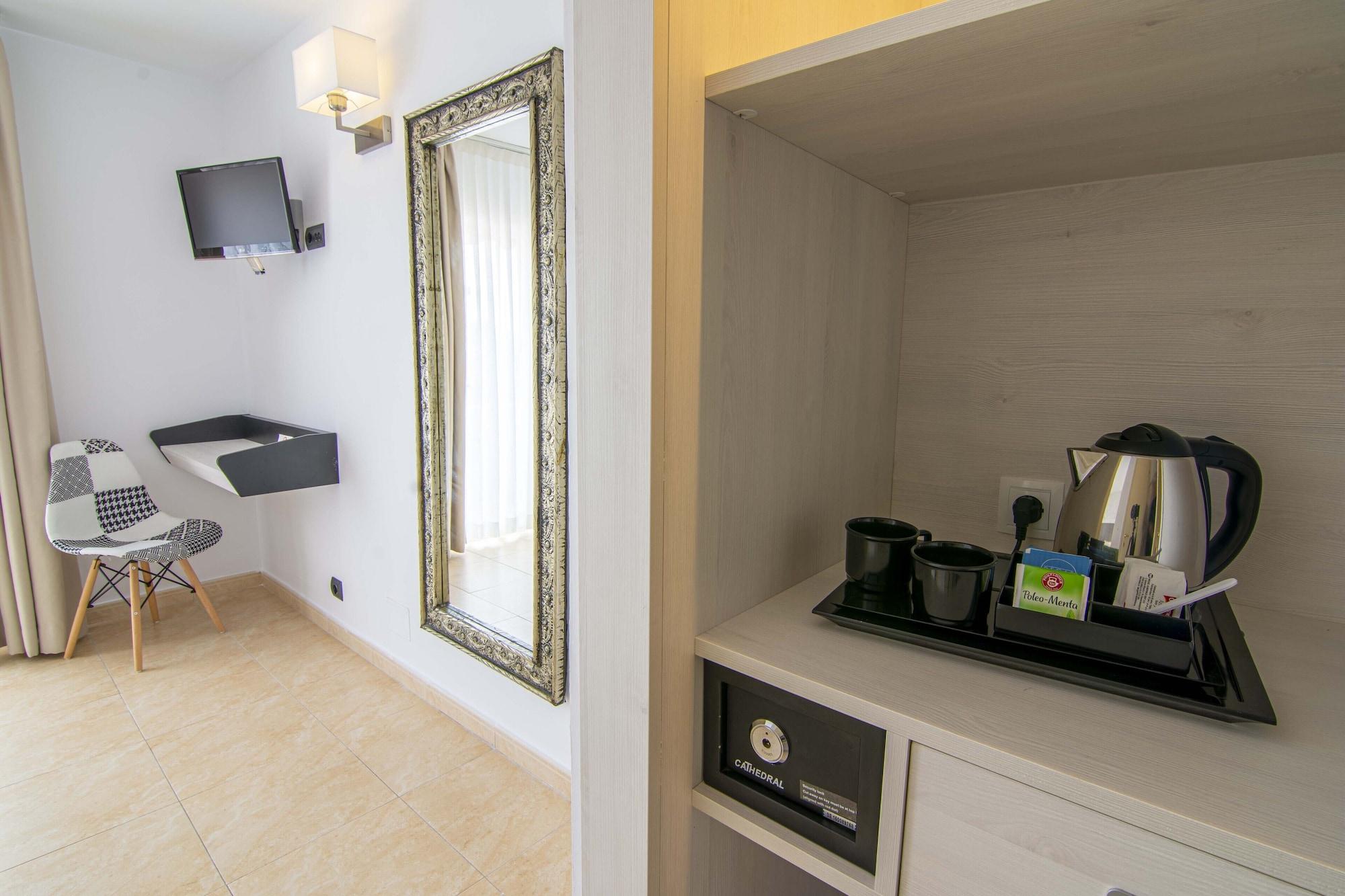 ซา บาร์เรรา - สำหรับผู้ใหญ่เท่านั้น Hotel Cala En Porter  ภายนอก รูปภาพ