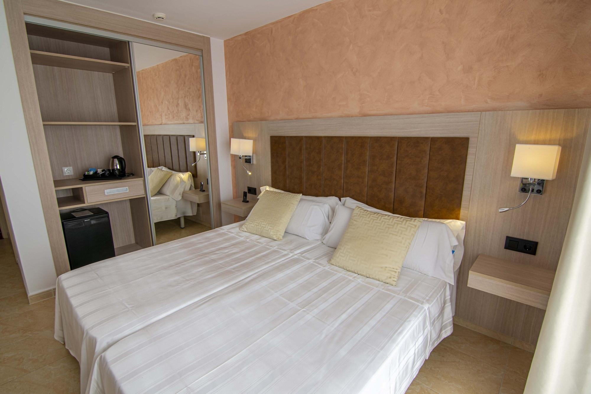 ซา บาร์เรรา - สำหรับผู้ใหญ่เท่านั้น Hotel Cala En Porter  ภายนอก รูปภาพ